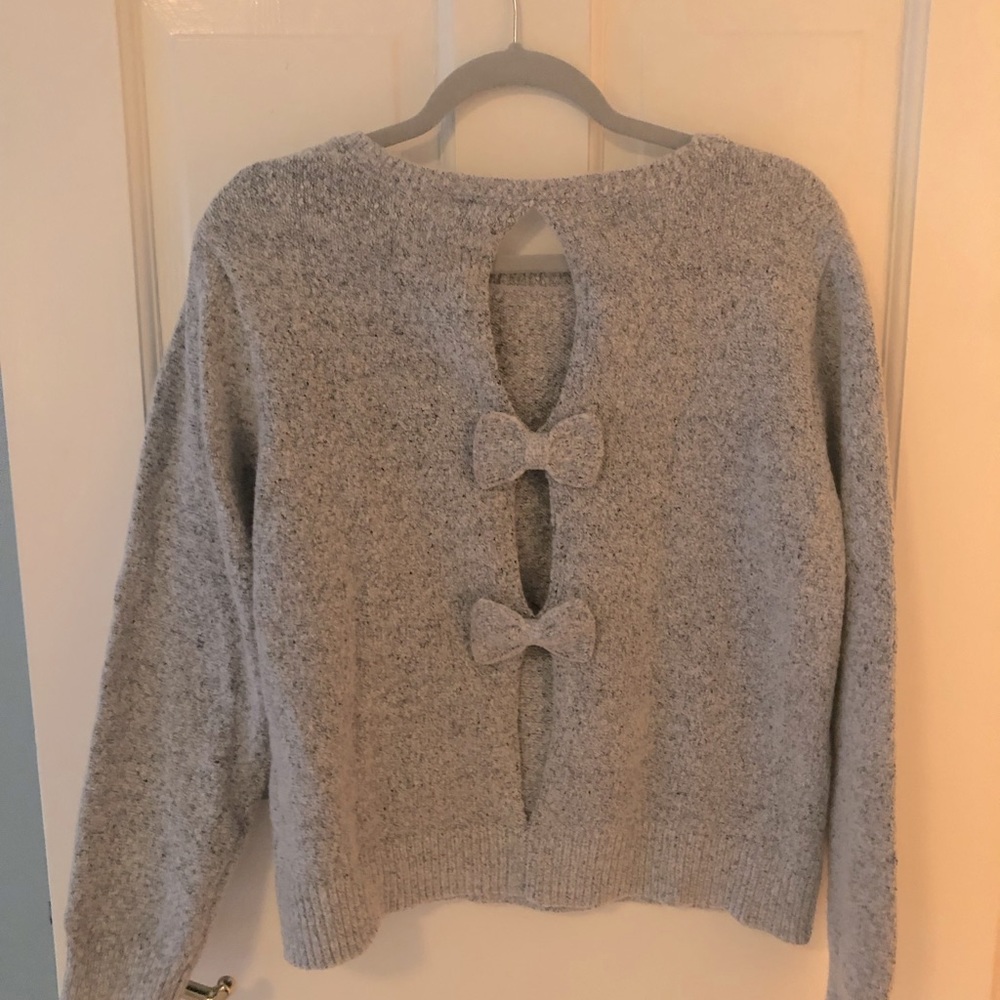 Comfy gray sweater, Size L.